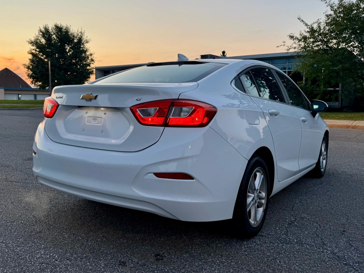 2018 Chevrolet Cruze LT Photo3