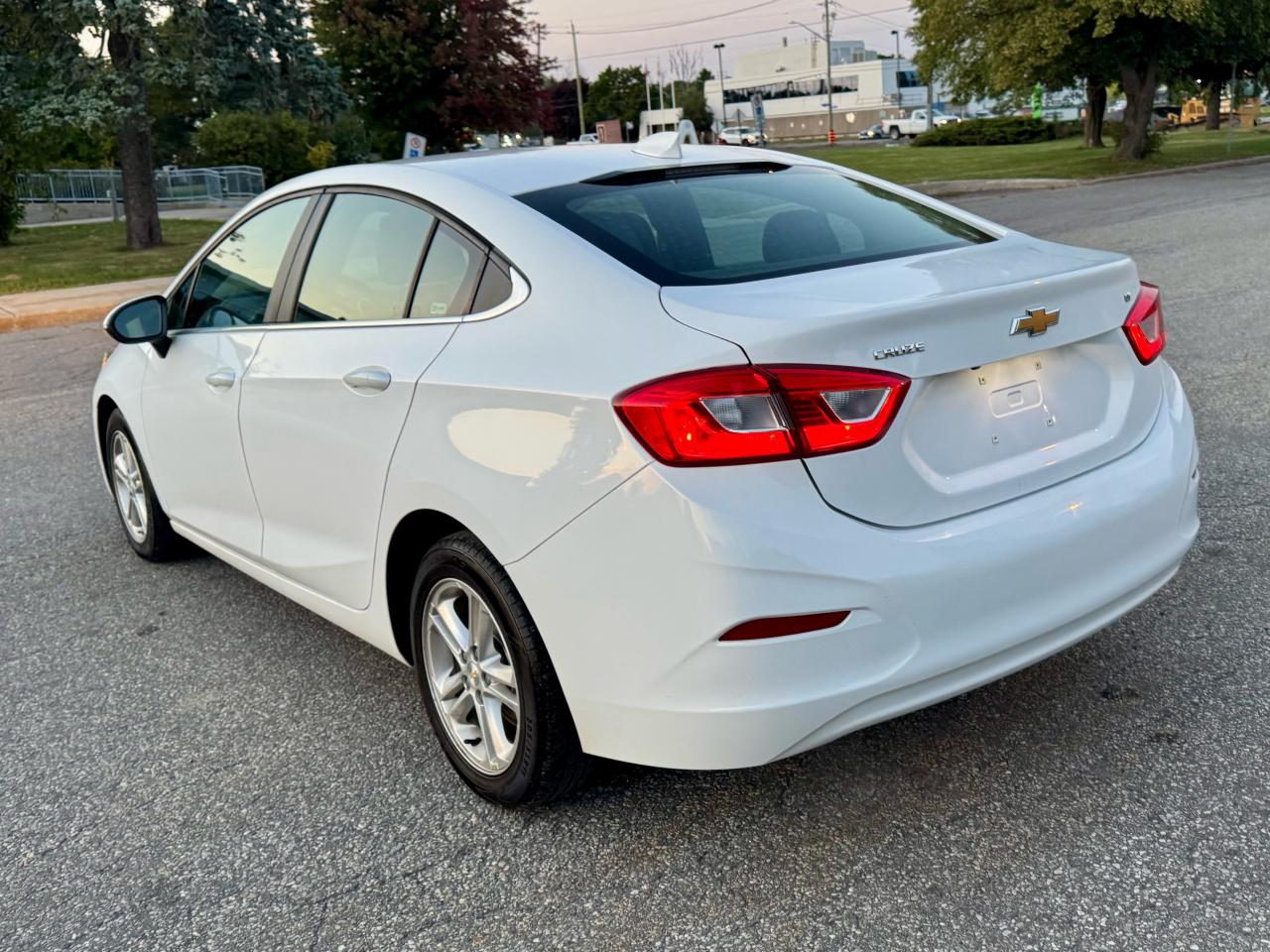 2018 Chevrolet Cruze LT Photo4