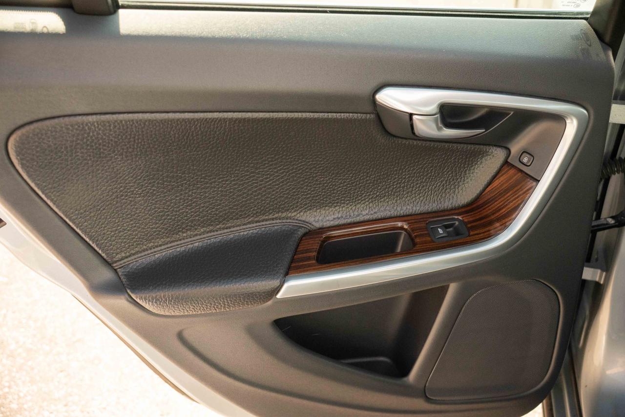 2012 Volvo S60 T5 - Photo #45