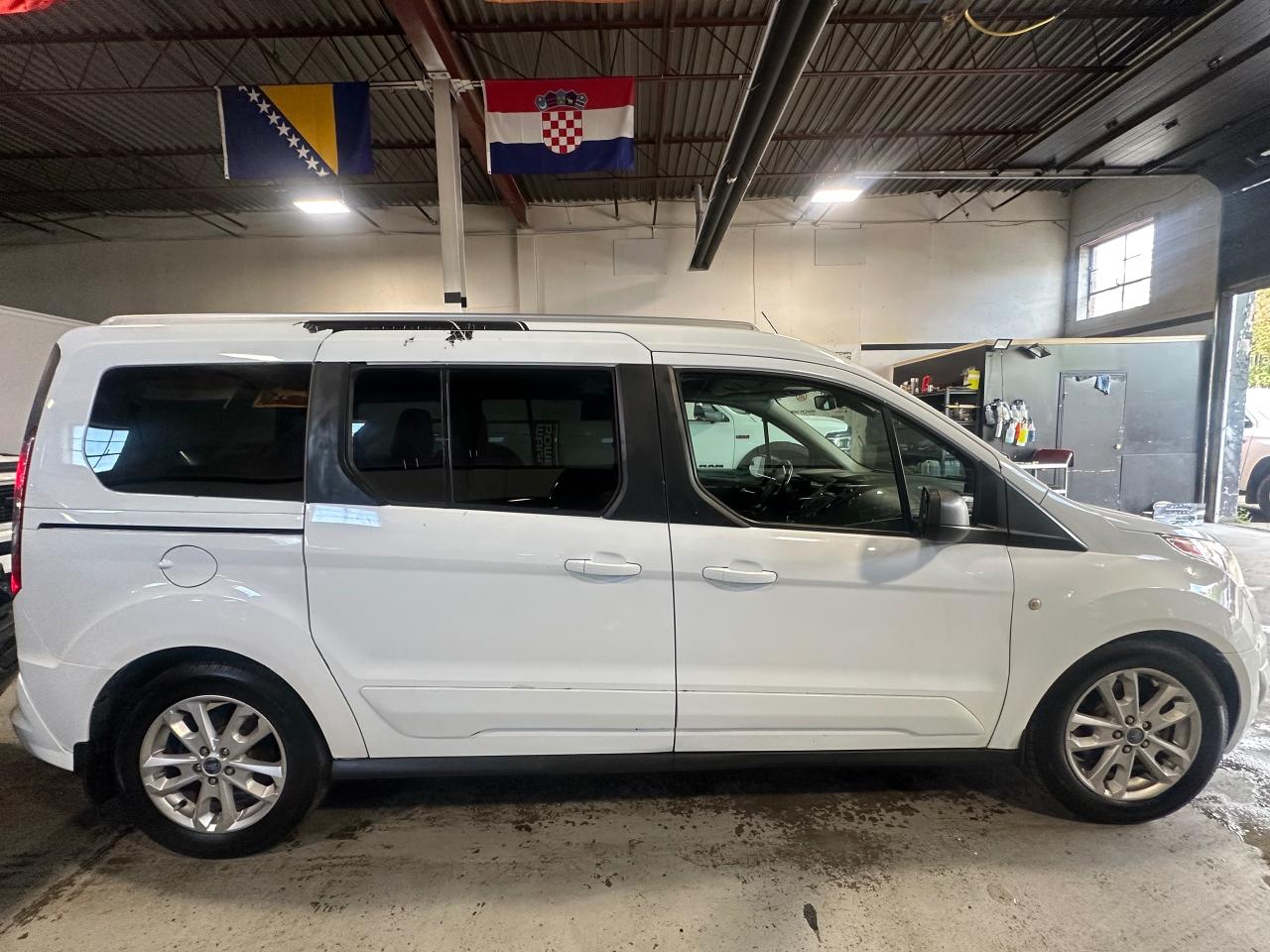 2016 Ford Transit Connect 4dr Wgn XLT w/Rear Liftgate PASSANGER Photo3