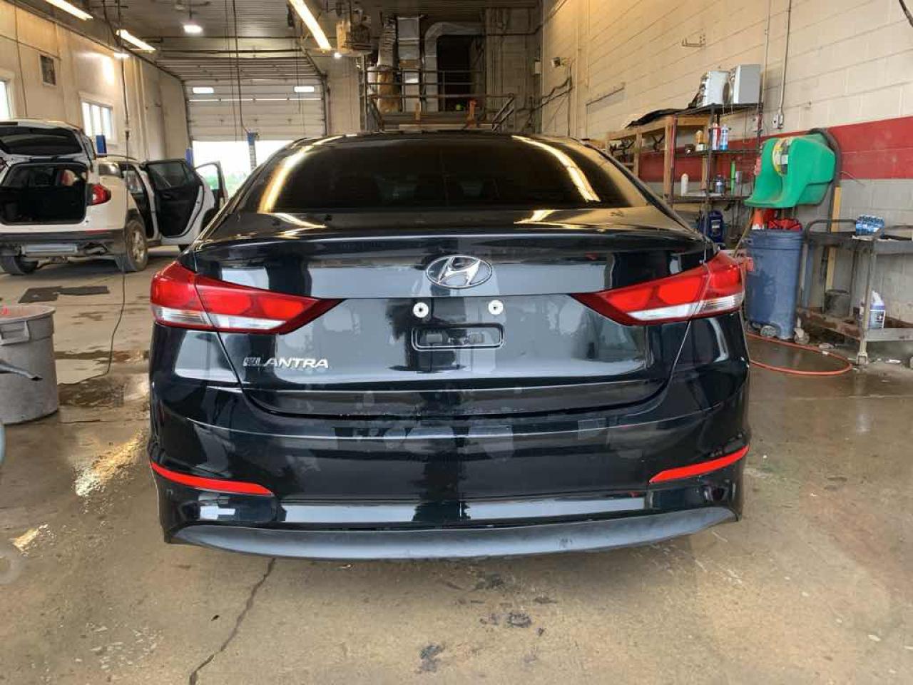 2017 HYUNDA ELANTRA SE - Photo #5
