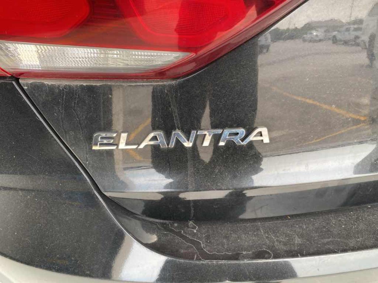 2017 HYUNDA ELANTRA SE - Photo #17