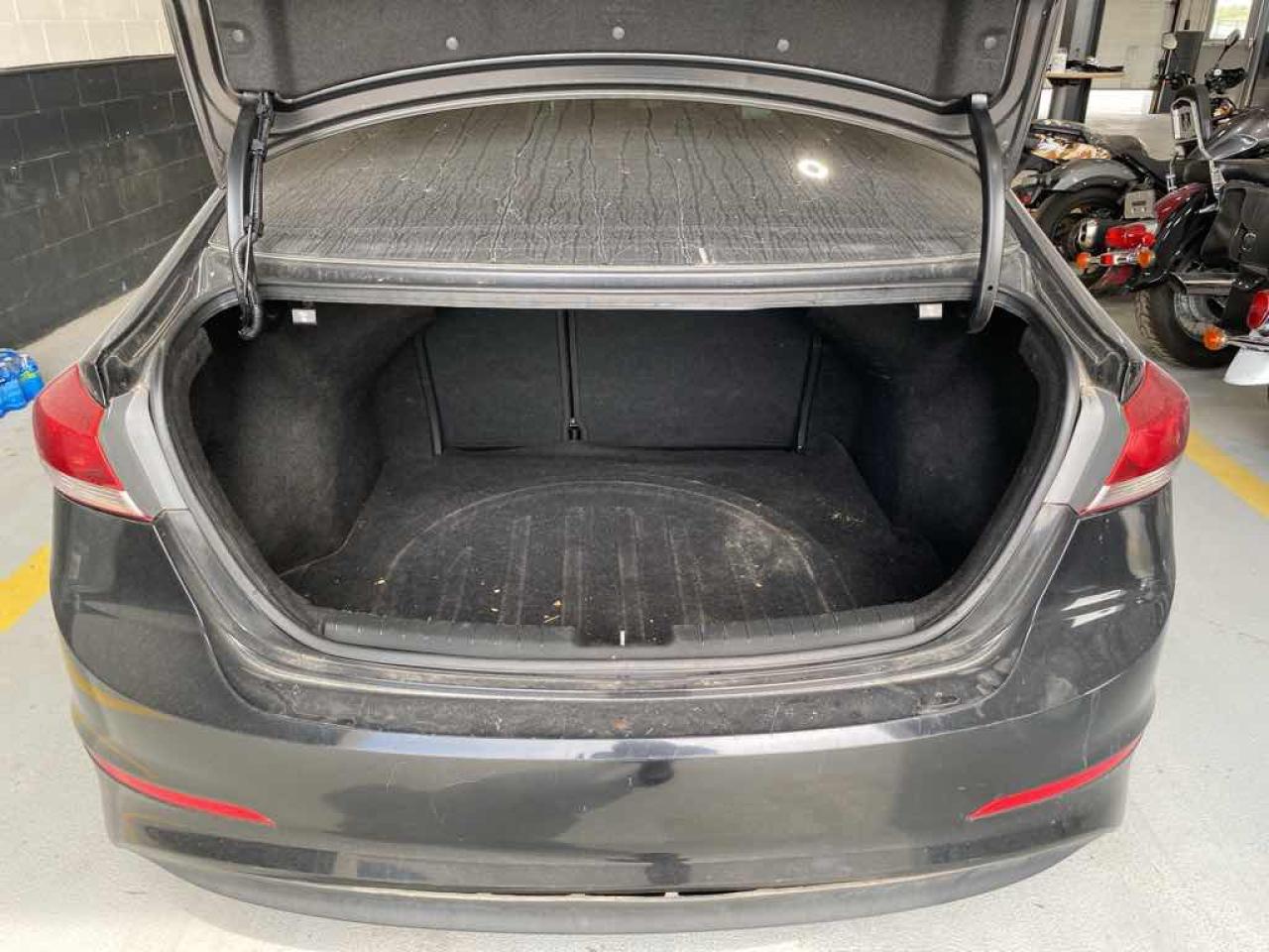 2017 HYUNDA ELANTRA SE - Photo #16