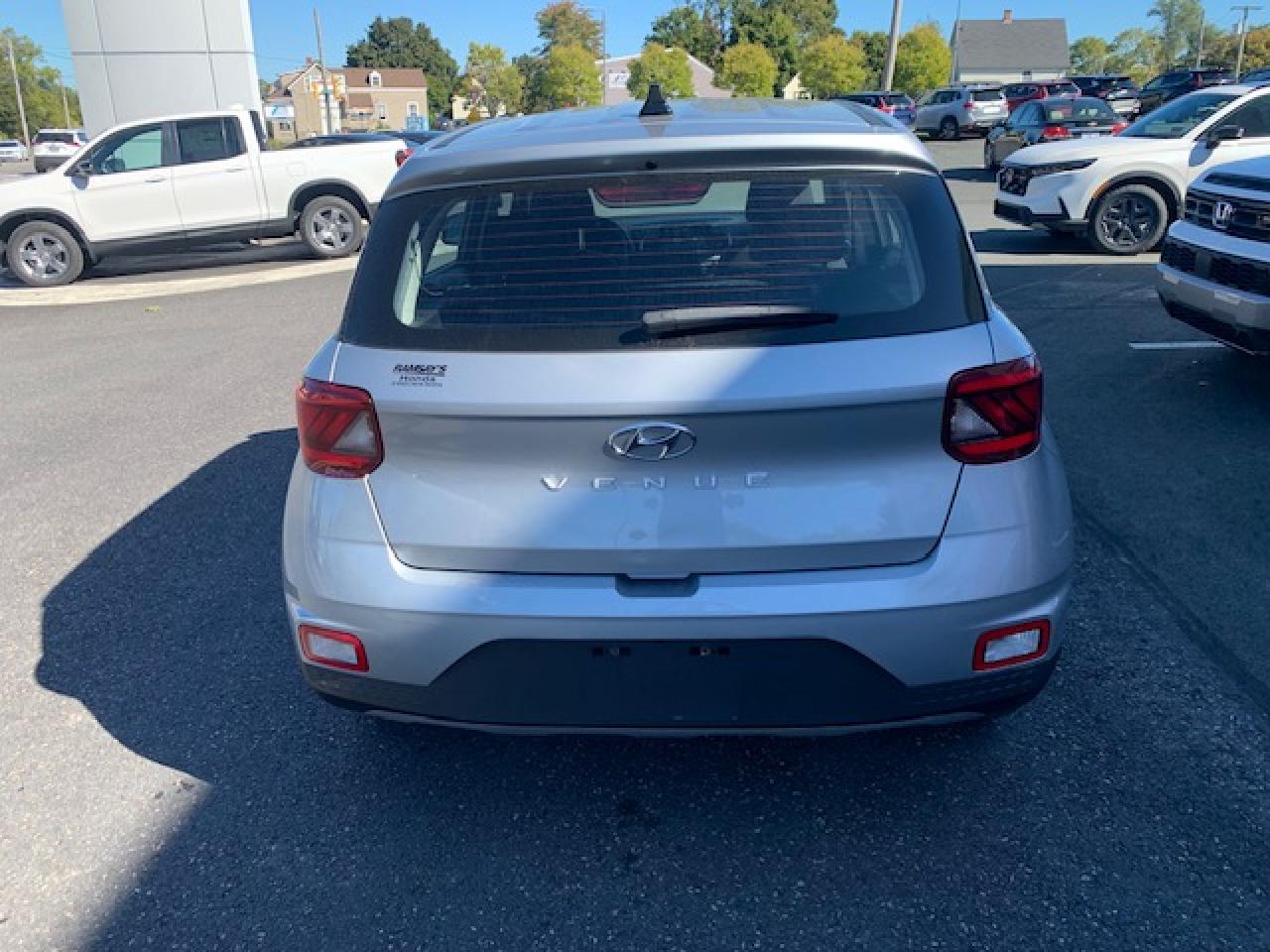 2022 Hyundai Venue Essential Photo