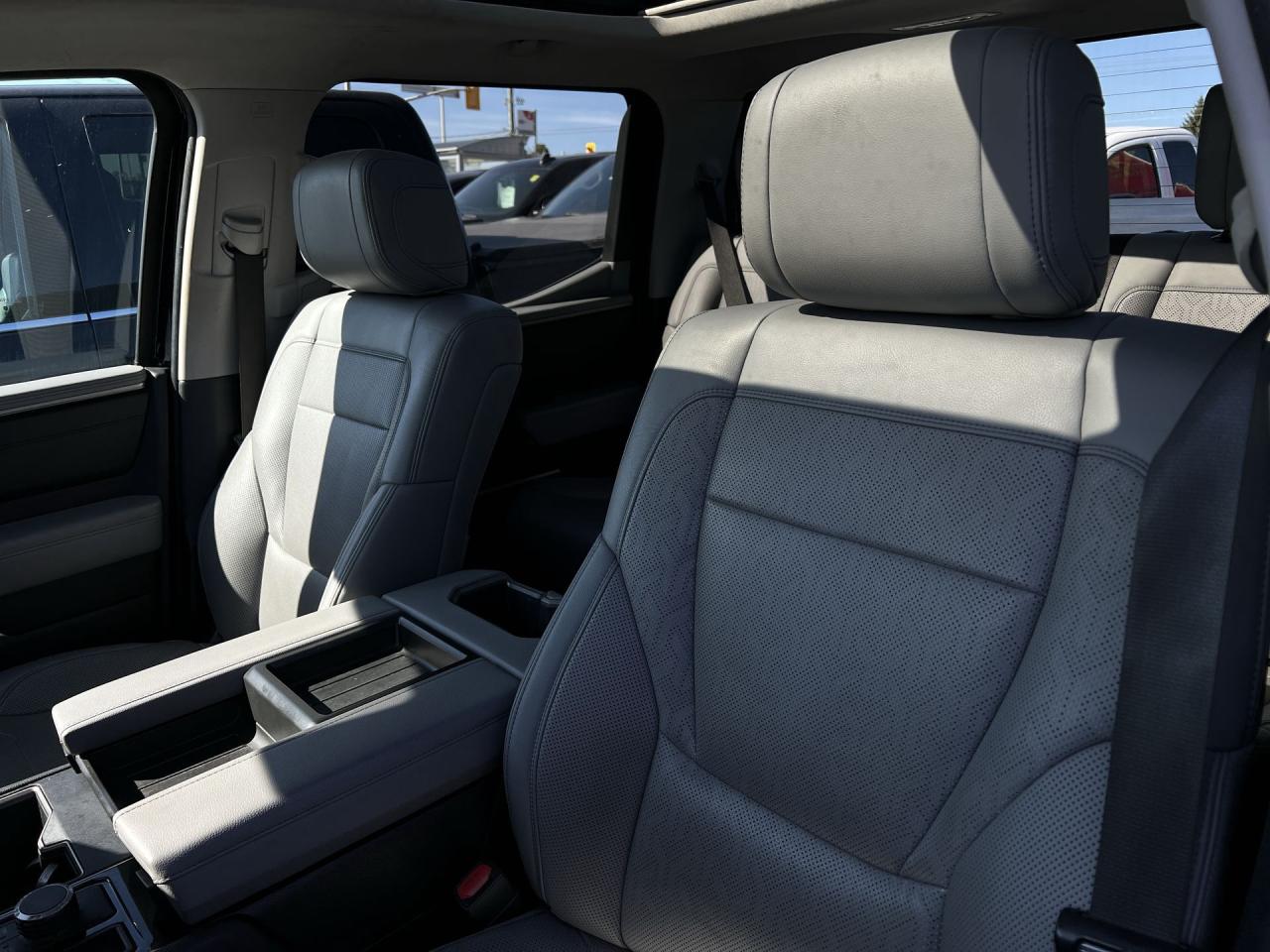 2022 Toyota Tundra LIMITED HYBRID 4X4 | CREW | LEATHER | PANO ROOF Photo