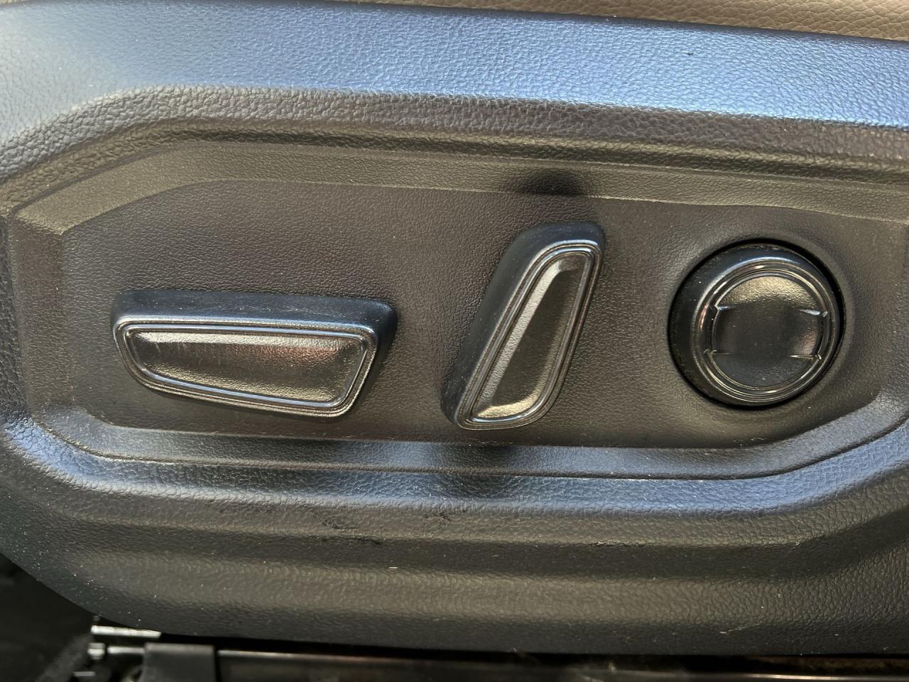 2022 Toyota Tundra LIMITED HYBRID 4X4 | CREW | LEATHER | PANO ROOF Photo