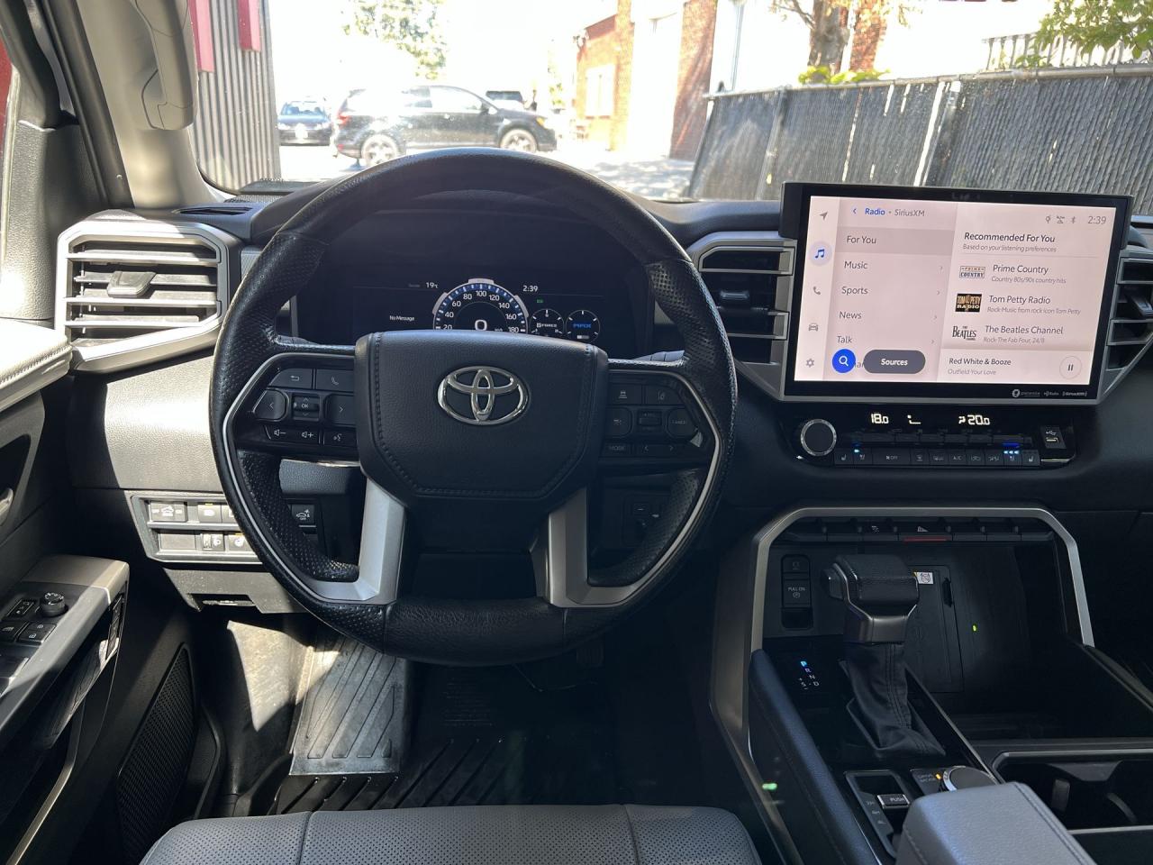 2022 Toyota Tundra LIMITED HYBRID 4X4 | CREW | LEATHER | PANO ROOF Photo