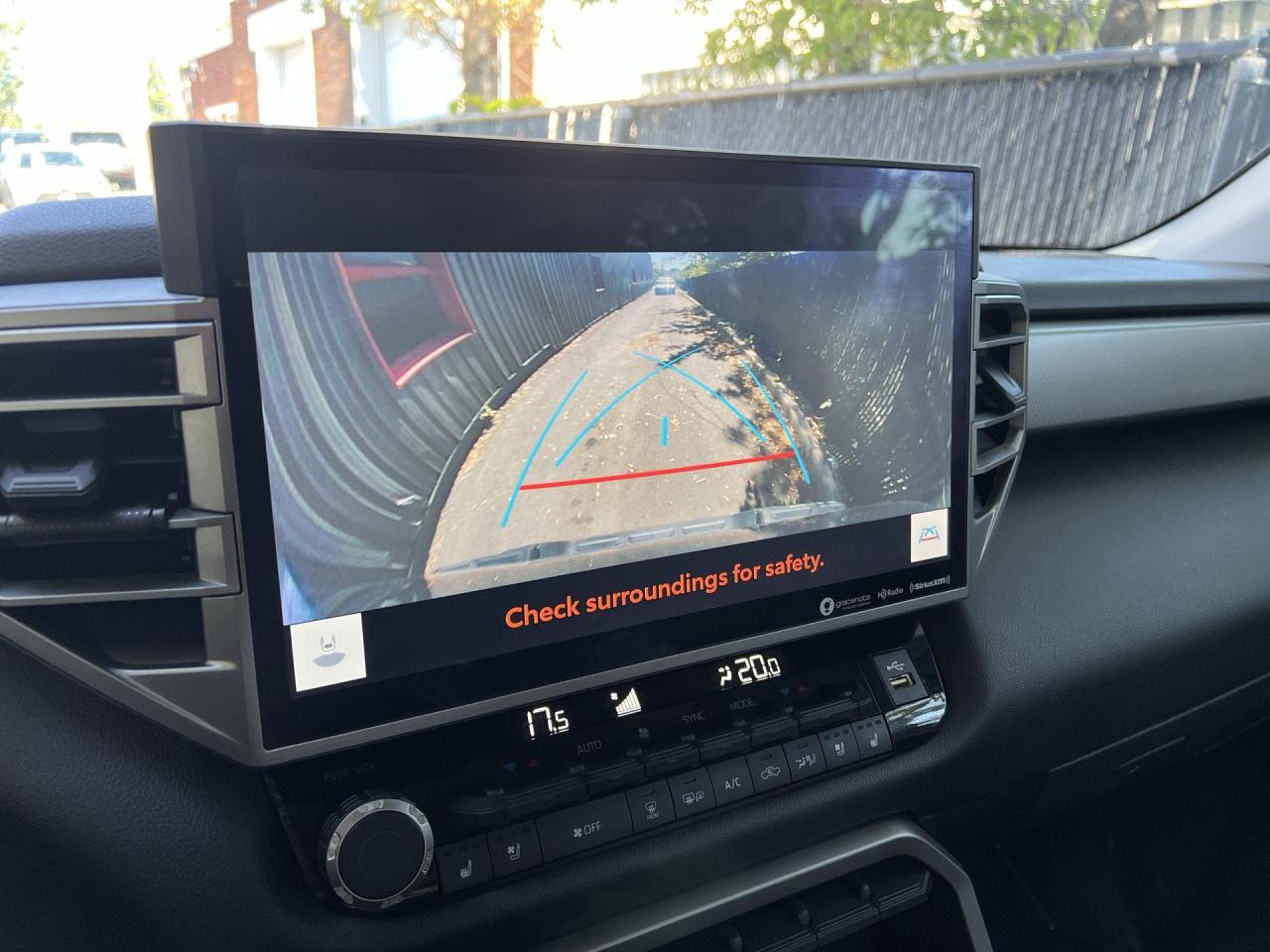 2022 Toyota Tundra LIMITED HYBRID 4X4 | CREW | LEATHER | PANO ROOF Photo