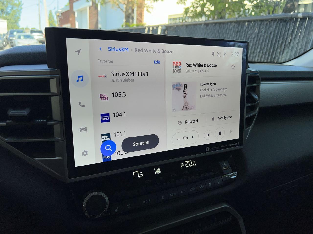 2022 Toyota Tundra LIMITED HYBRID 4X4 | CREW | LEATHER | PANO ROOF Photo