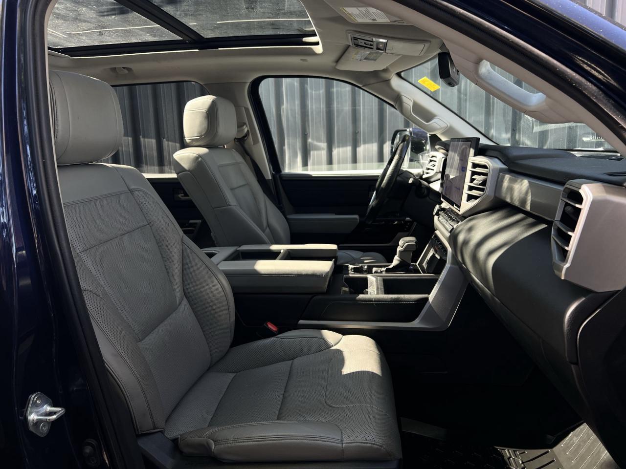 2022 Toyota Tundra LIMITED HYBRID 4X4 | CREW | LEATHER | PANO ROOF Photo