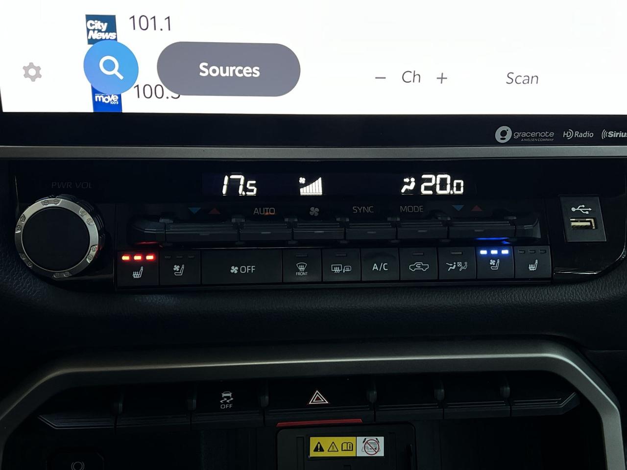 2022 Toyota Tundra LIMITED HYBRID 4X4 | CREW | LEATHER | PANO ROOF Photo