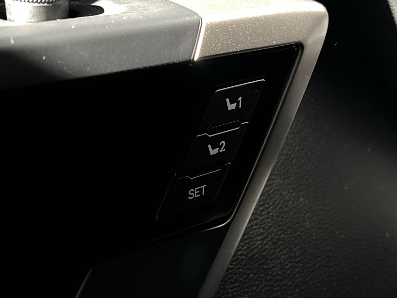 2022 Toyota Tundra LIMITED HYBRID 4X4 | CREW | LEATHER | PANO ROOF Photo