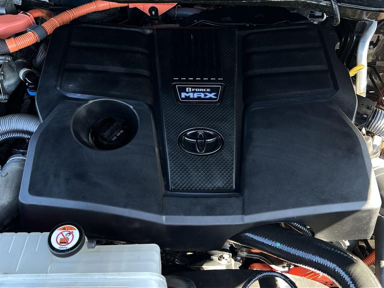 2022 Toyota Tundra LIMITED HYBRID 4X4 | CREW | LEATHER | PANO ROOF Photo