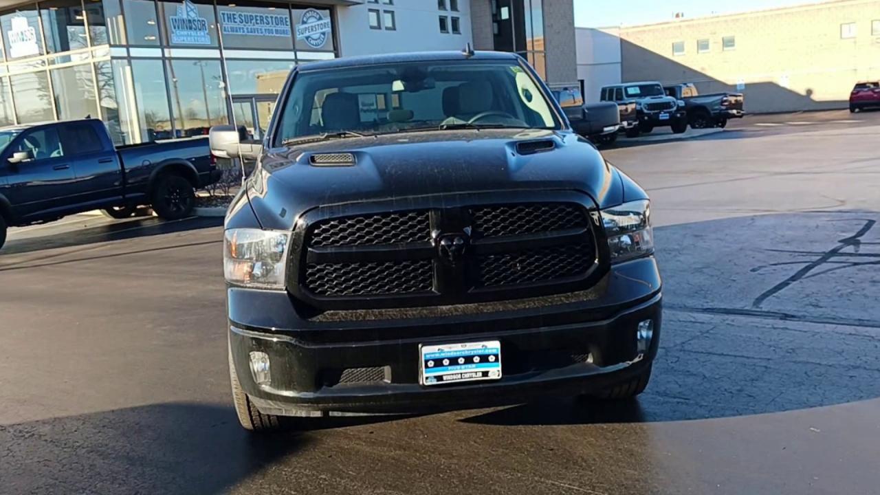 2023 RAM 1500 Classic HTD SEATS & WHEEL / RMT START / BLACK APPEARANCE Photo4