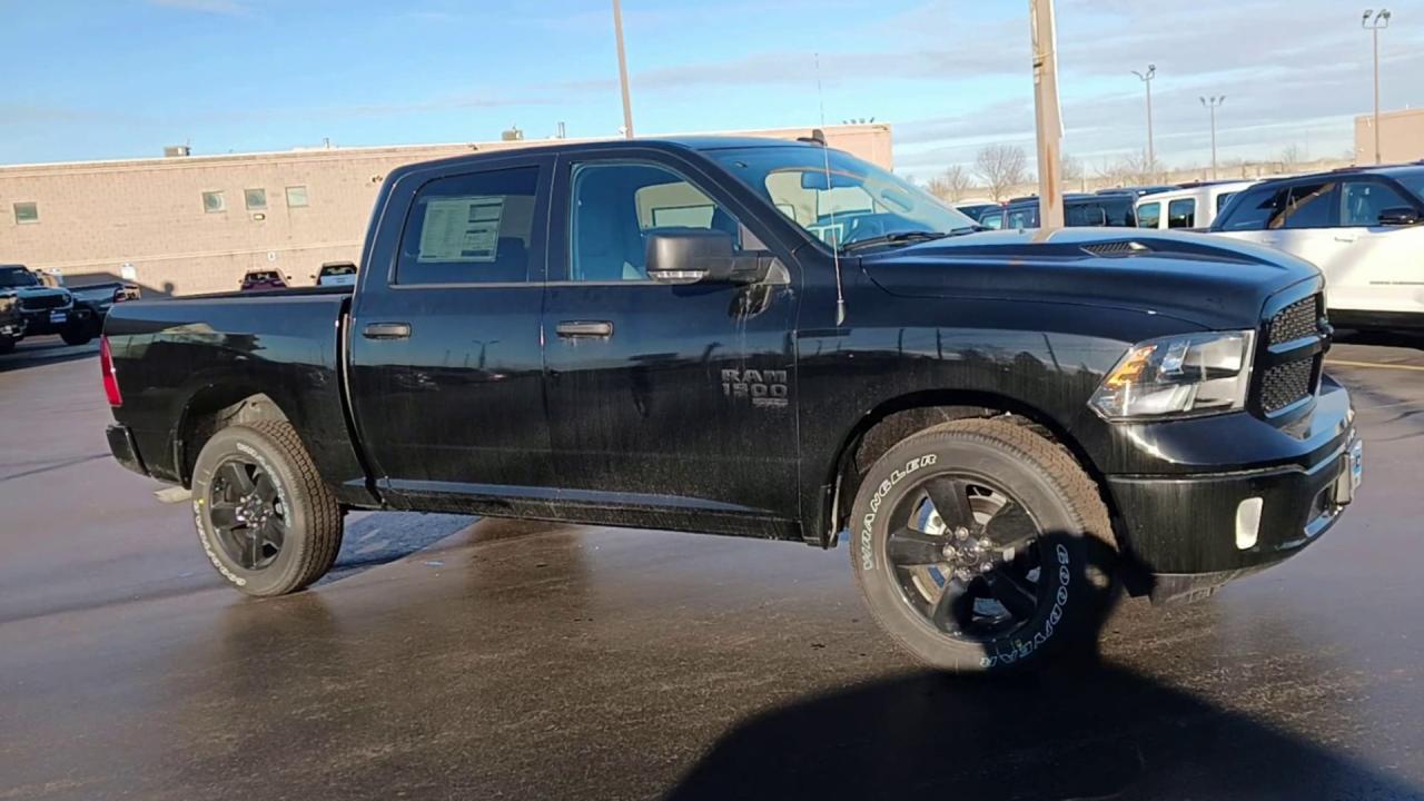 2023 RAM 1500 Classic HTD SEATS & WHEEL / RMT START / BLACK APPEARANCE Photo