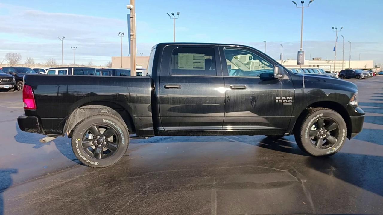 2023 RAM 1500 Classic HTD SEATS & WHEEL / RMT START / BLACK APPEARANCE Photo