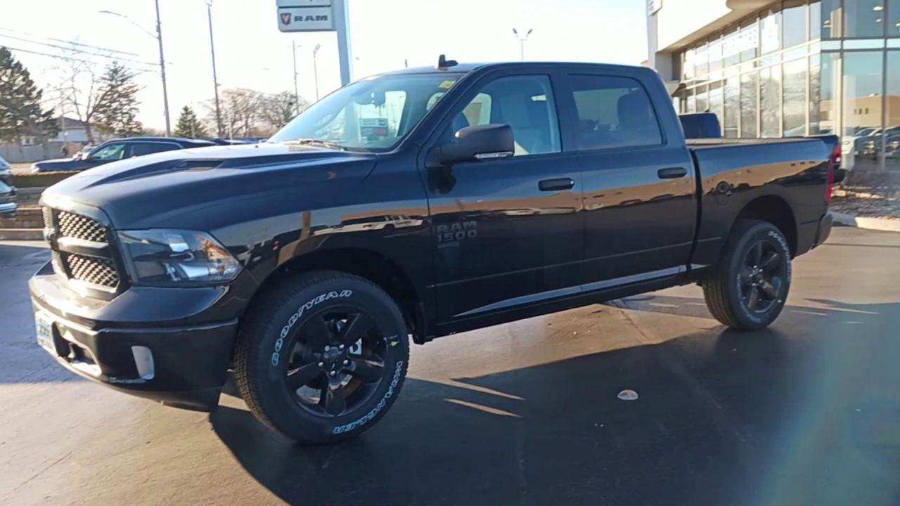 2023 RAM 1500 Classic HTD SEATS & WHEEL / RMT START / BLACK APPEARANCE Photo
