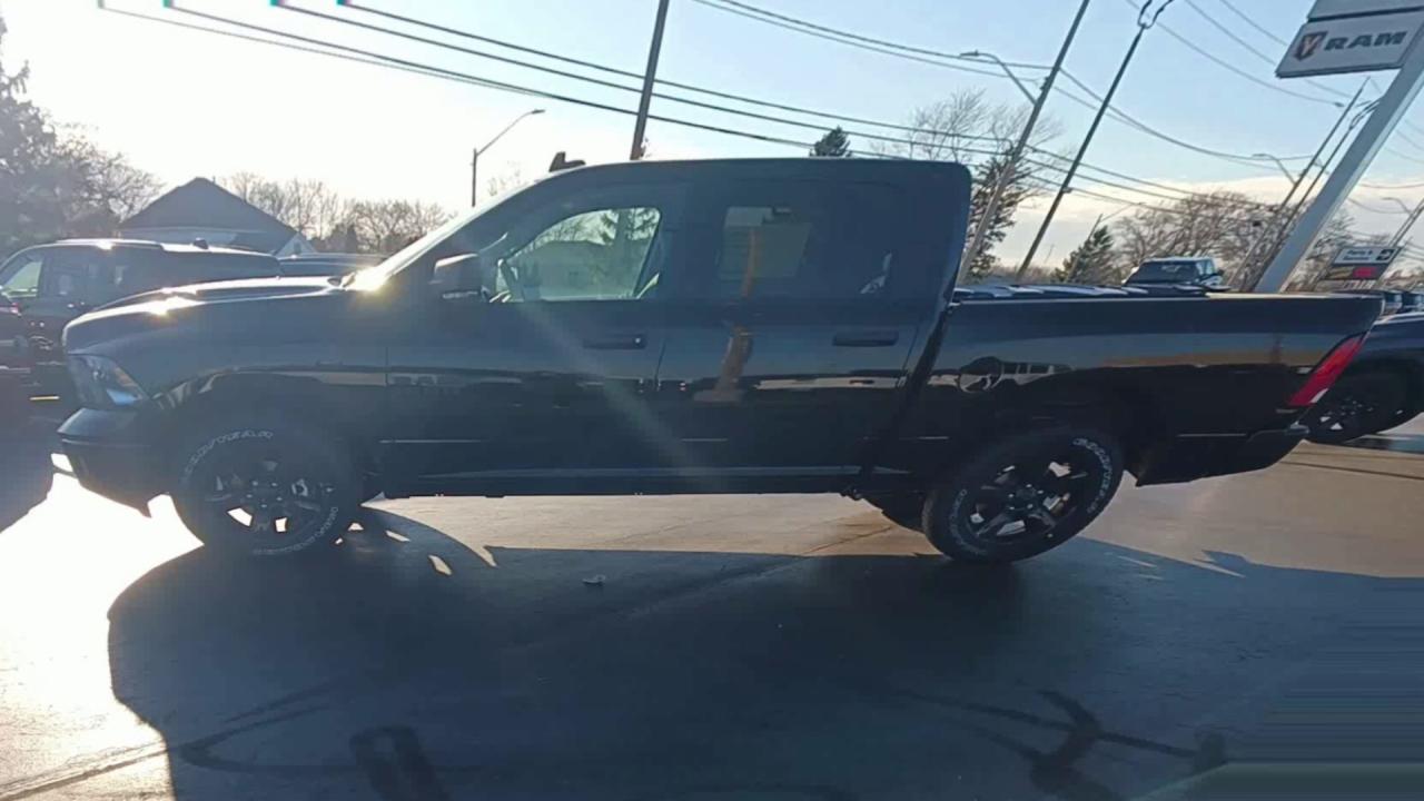 2023 RAM 1500 Classic HTD SEATS & WHEEL / RMT START / BLACK APPEARANCE Photo