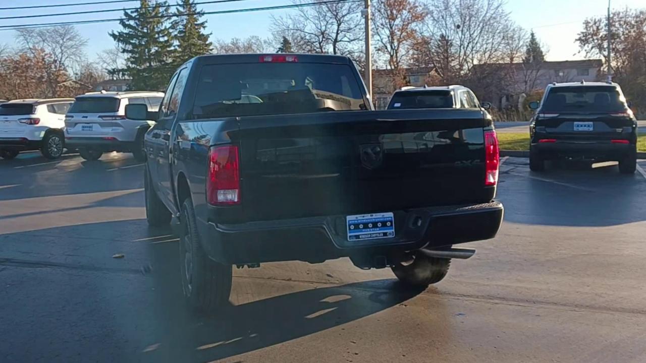 2023 RAM 1500 Classic HTD SEATS & WHEEL / RMT START / BLACK APPEARANCE Photo