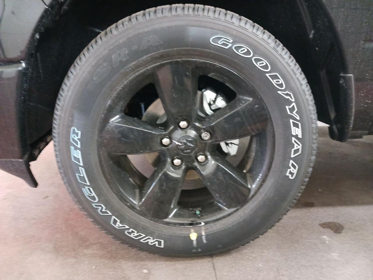 2023 RAM 1500 Classic HTD SEATS & WHEEL / RMT START / BLACK APPEARANCE Photo