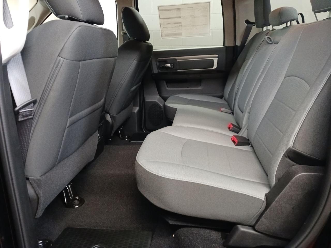 2023 RAM 1500 Classic HTD SEATS & WHEEL / RMT START / BLACK APPEARANCE Photo