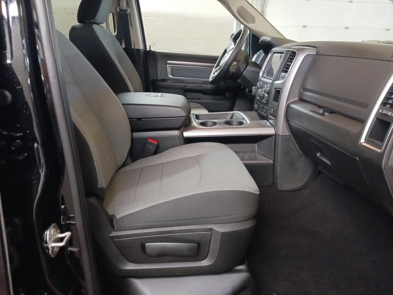 2023 RAM 1500 Classic HTD SEATS & WHEEL / RMT START / BLACK APPEARANCE Photo