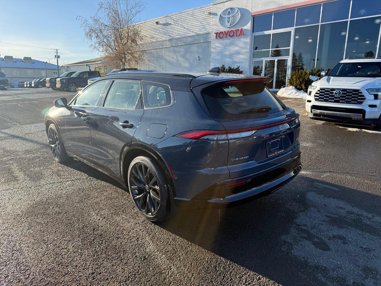 2025 Toyota Crown Signia Limited Photo