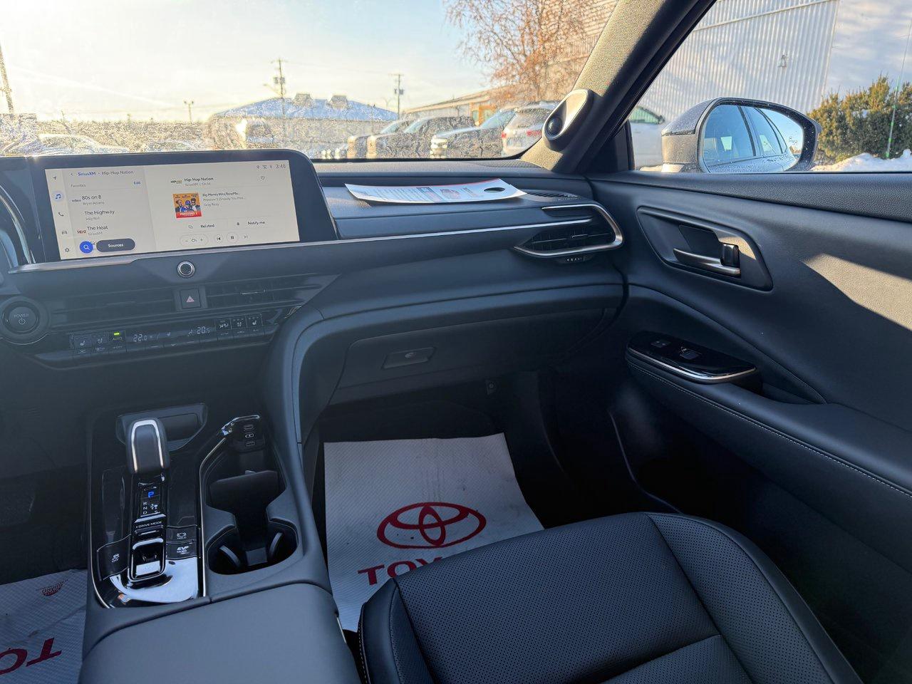 2025 Toyota Crown Signia Limited Photo