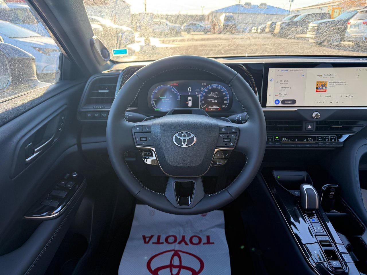 2025 Toyota Crown Signia Limited Photo