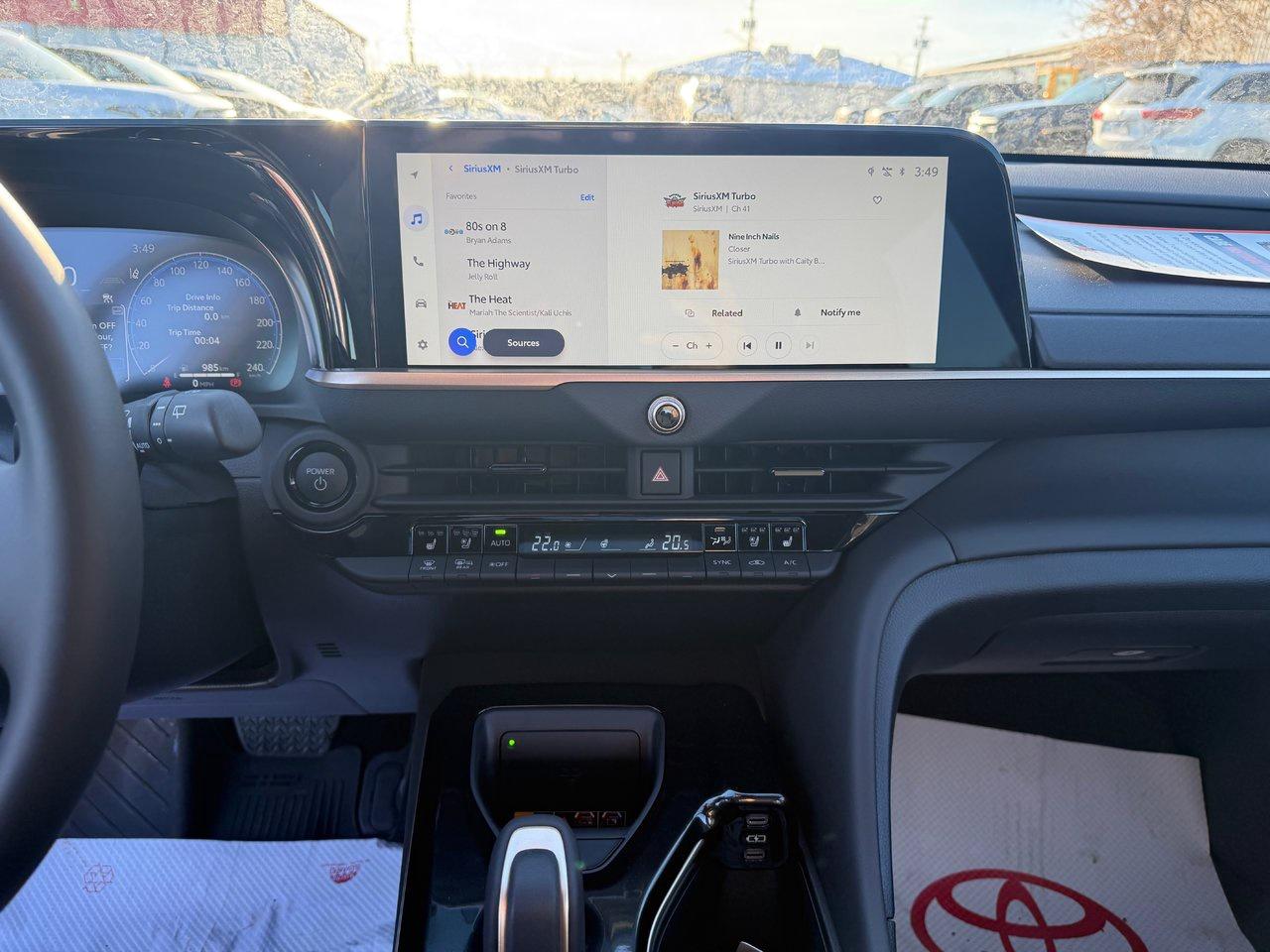 2025 Toyota Crown Signia Limited Photo