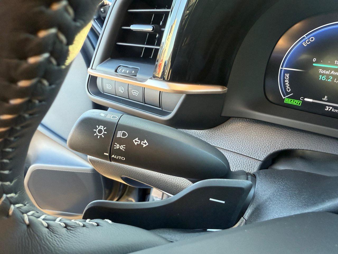 2025 Toyota Crown Signia Limited Photo