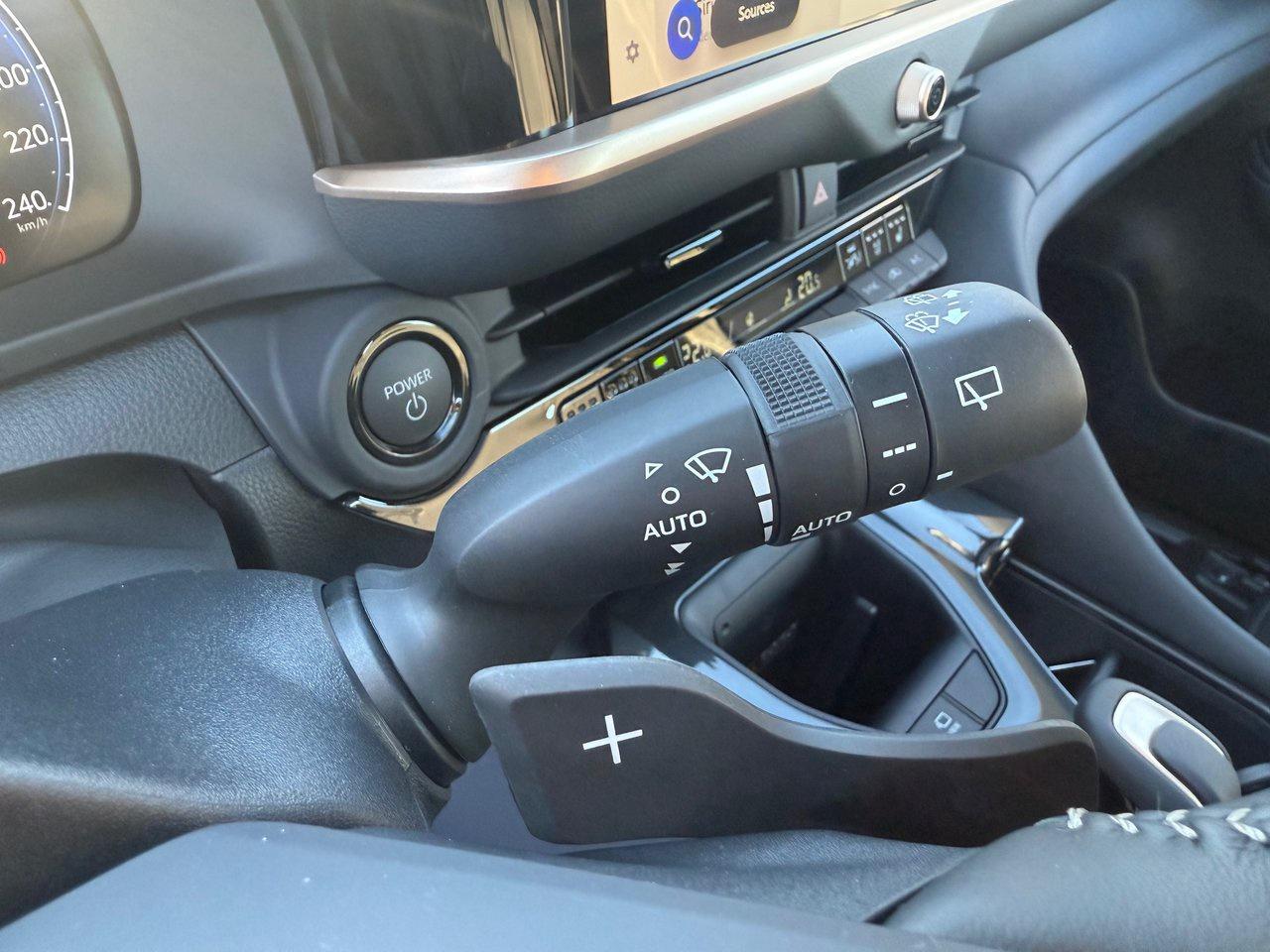 2025 Toyota Crown Signia Limited Photo