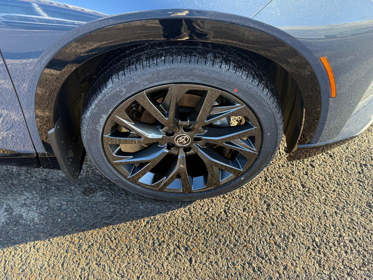 2025 Toyota Crown Signia Limited Photo