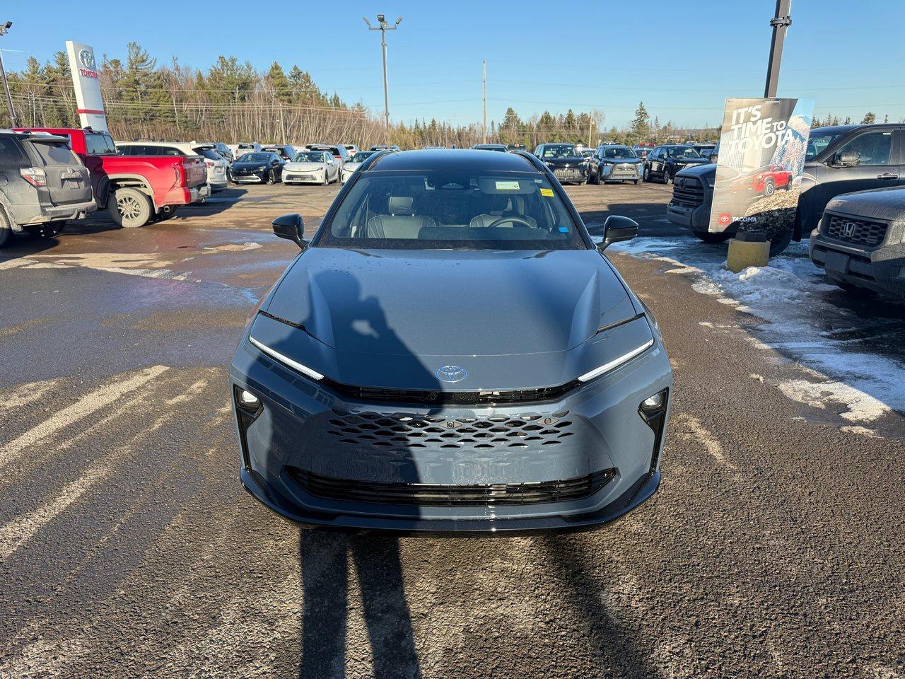 2025 Toyota Crown Signia Limited Photo