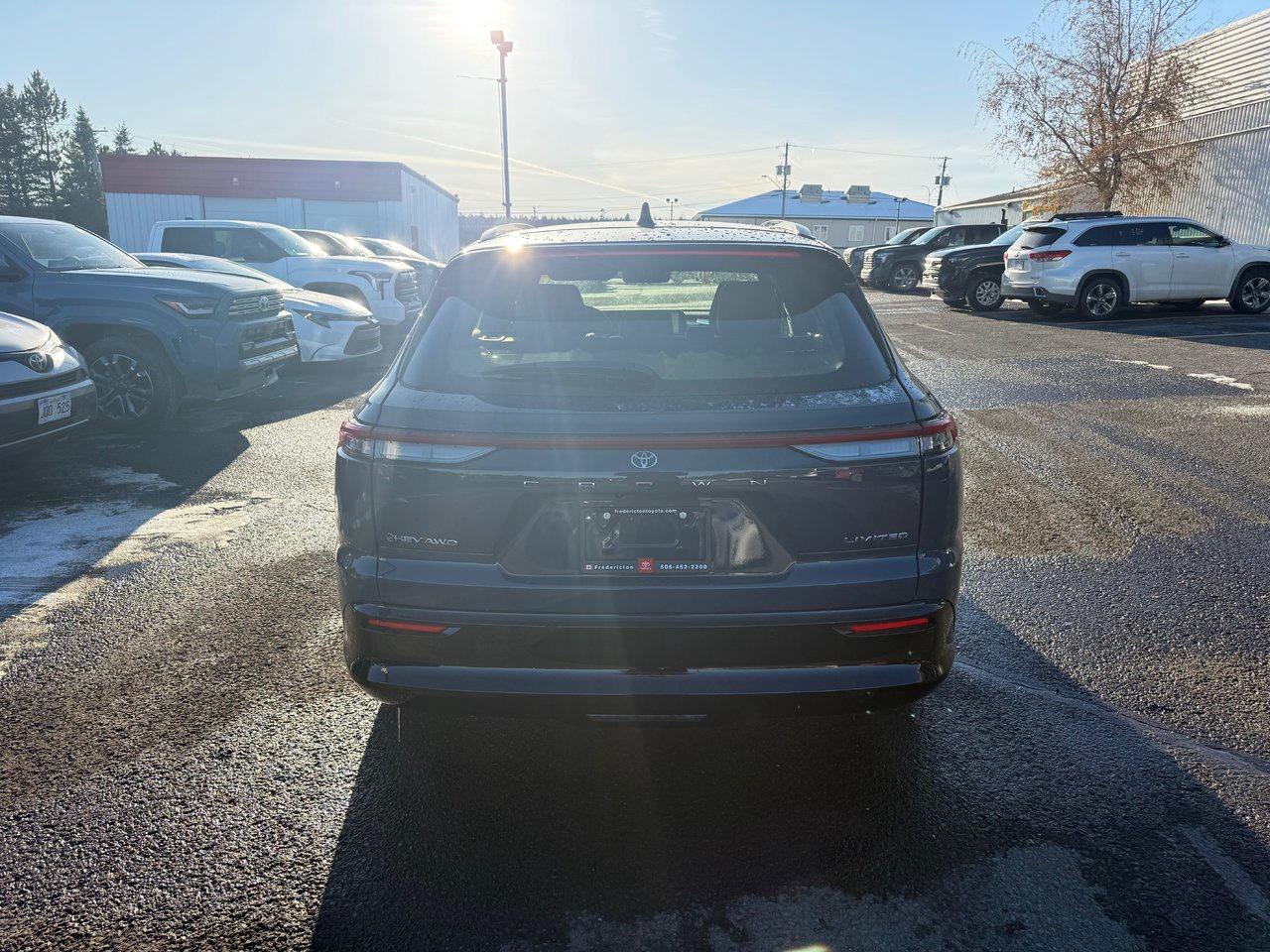 2025 Toyota Crown Signia Limited Photo