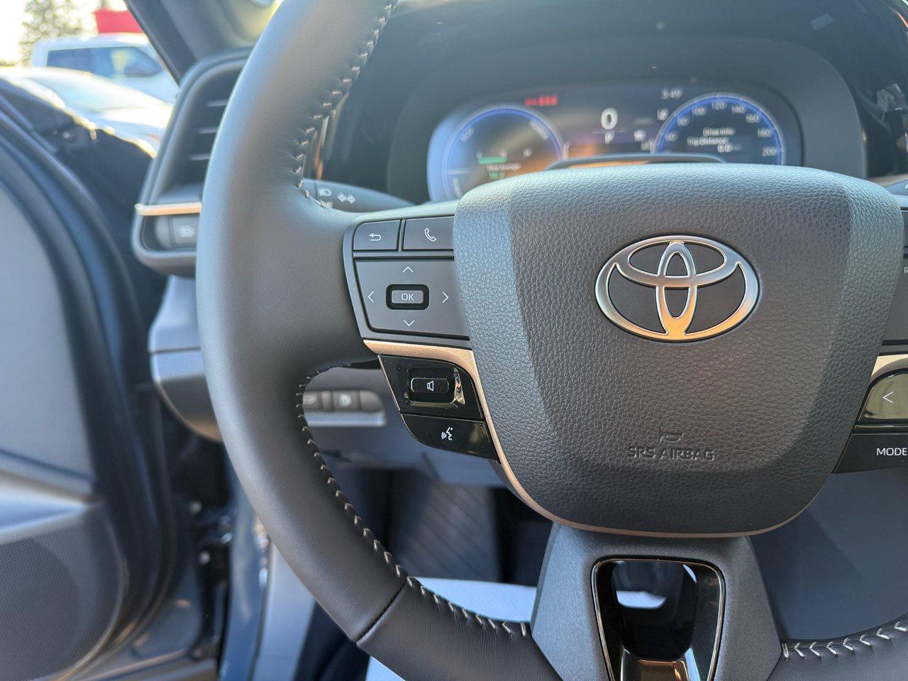 2025 Toyota Crown Signia Limited Photo