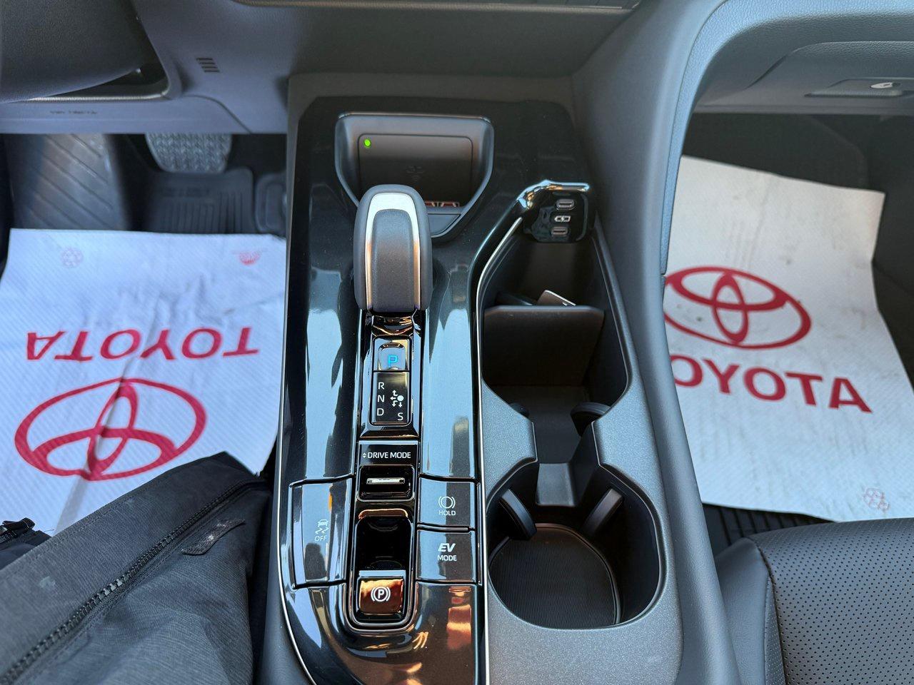 2025 Toyota Crown Signia Limited Photo