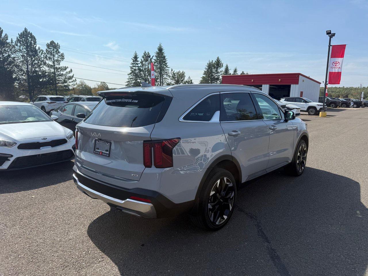 2024 Kia Sorento EX Photo4