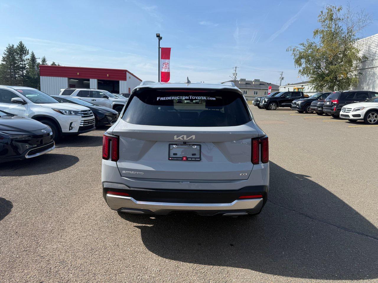 2024 Kia Sorento EX Photo