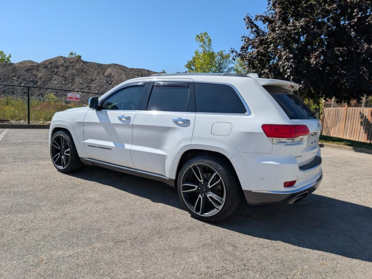 2018 Jeep Grand Cherokee Summit  **PREMIUM ALLOY WHEELS** Photo2