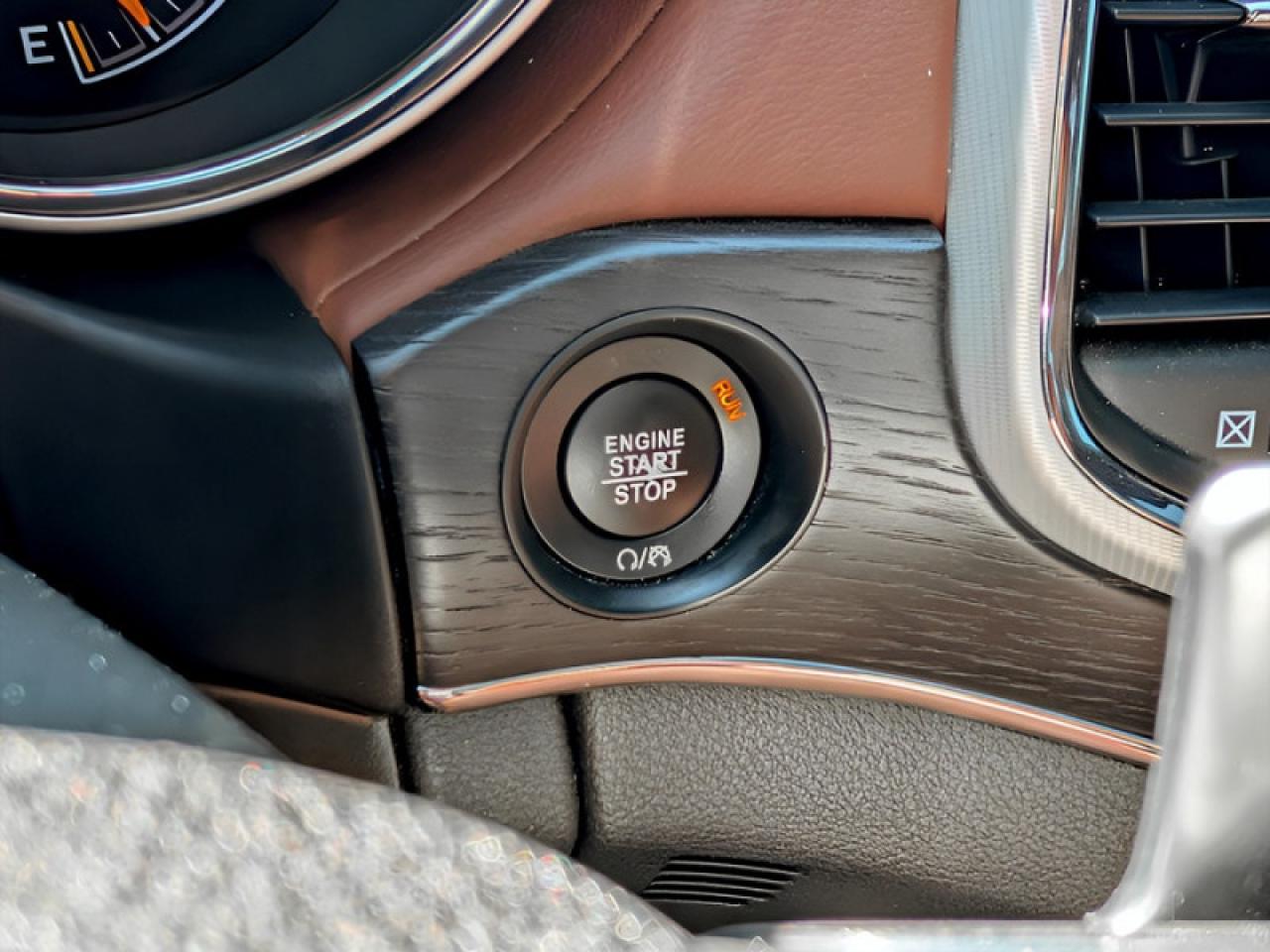 2018 Jeep Grand Cherokee Summit  **PREMIUM ALLOY WHEELS** Photo