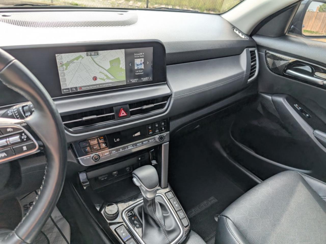 2024 Kia Seltos EX Premium  **SUNROOF - PWR GATE** Photo