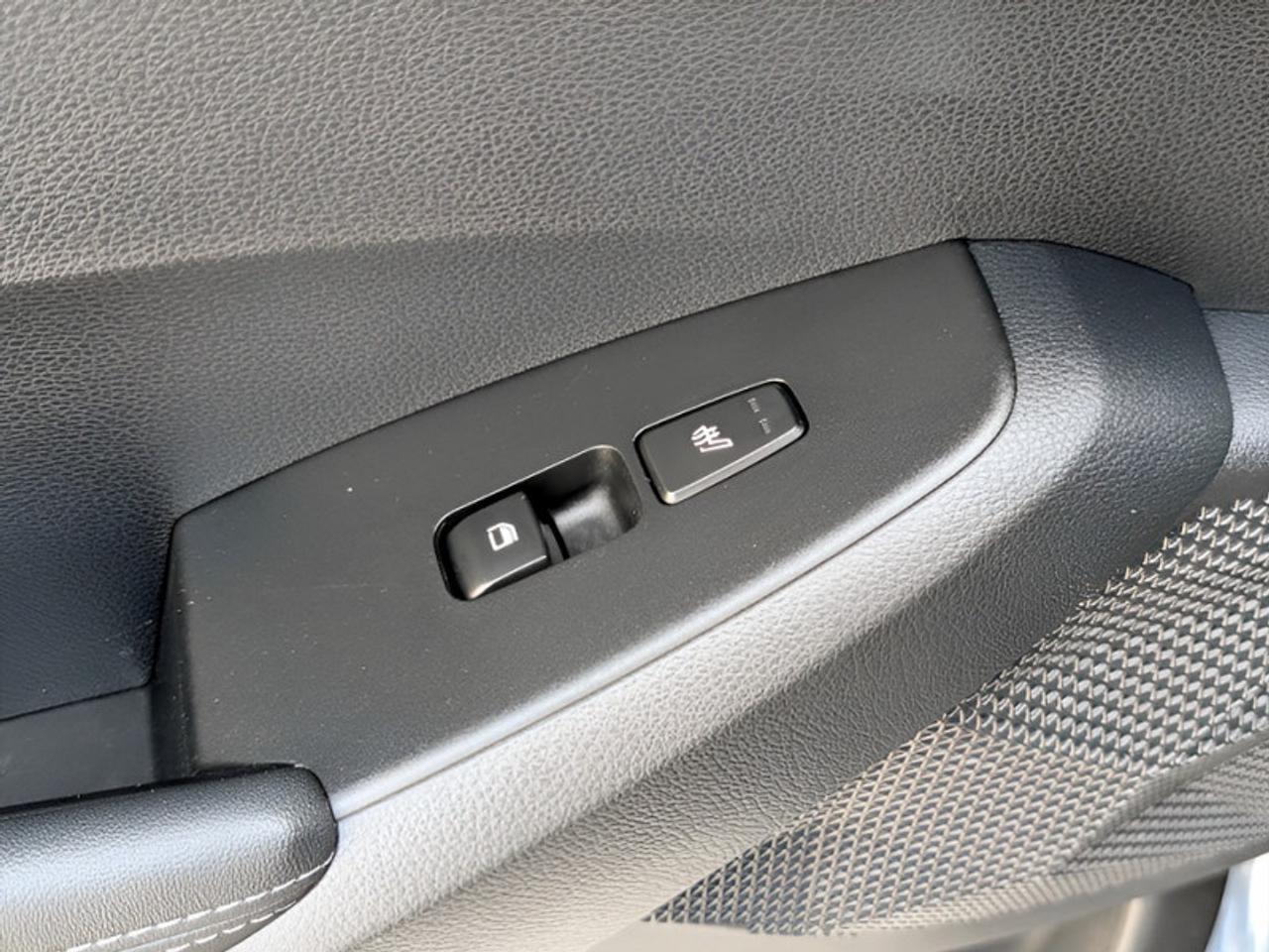 2024 Kia Seltos EX Premium  **SUNROOF - PWR GATE** Photo