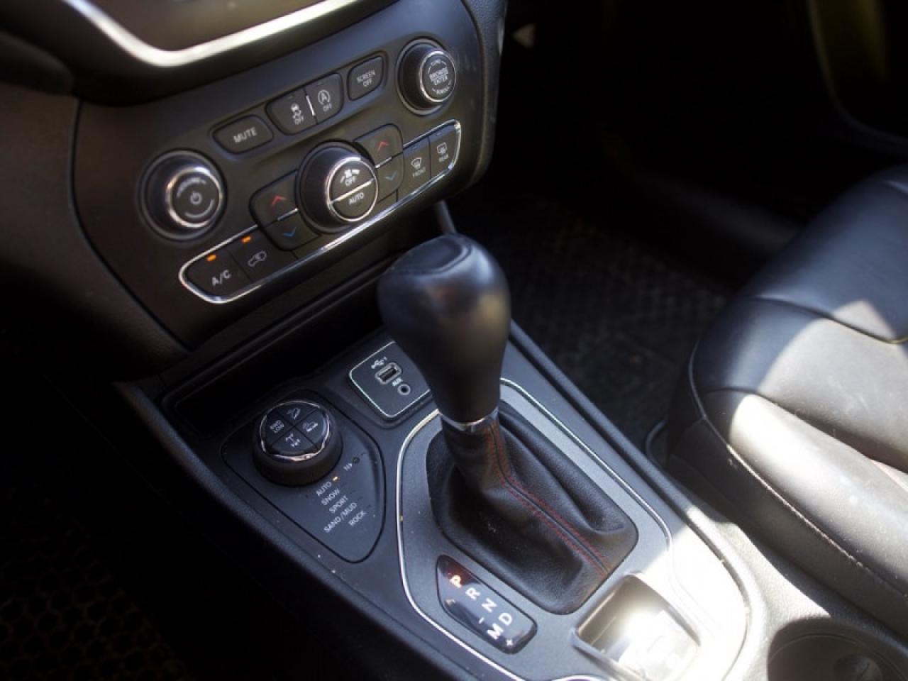 2022 Jeep Cherokee Trailhawk  **LOW KMS - 1 OWNER** Photo