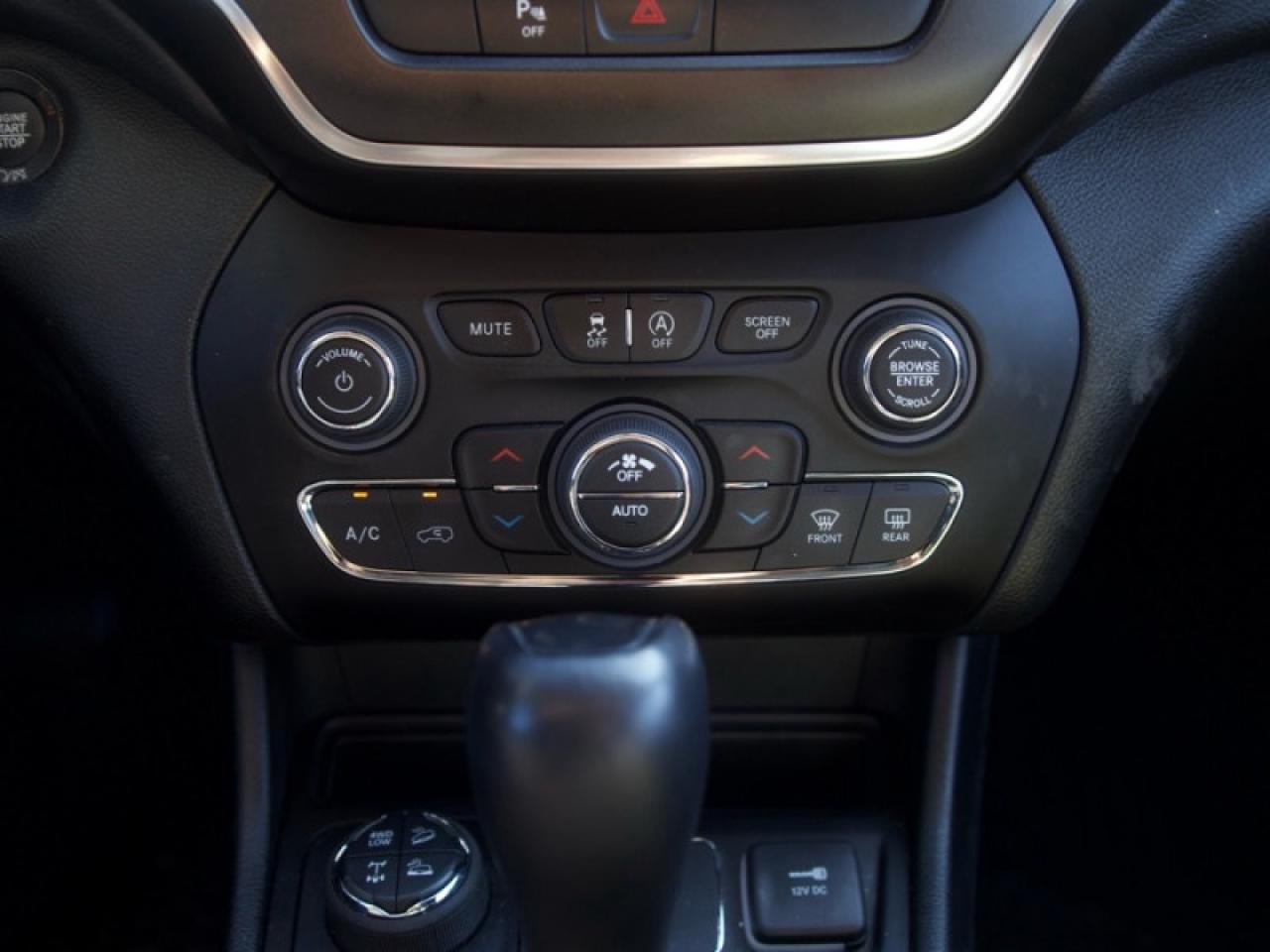2022 Jeep Cherokee Trailhawk  **LOW KMS - 1 OWNER** Photo