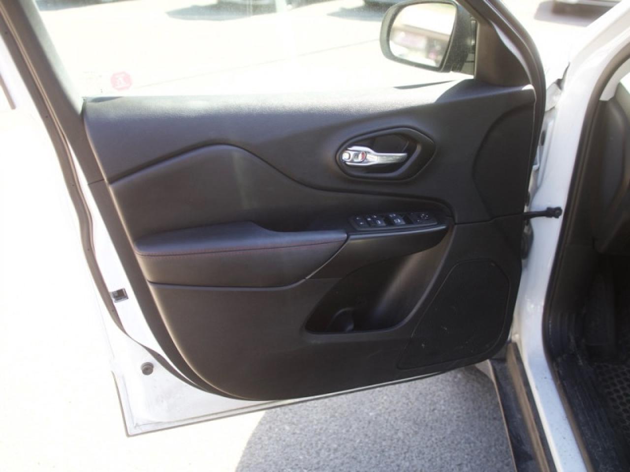 2022 Jeep Cherokee Trailhawk  **LOW KMS - 1 OWNER** Photo