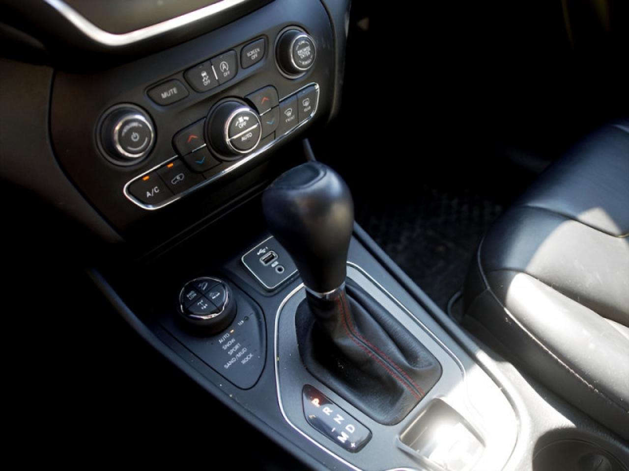 2022 Jeep Cherokee Trailhawk  **LOW KMS - 1 OWNER** Photo