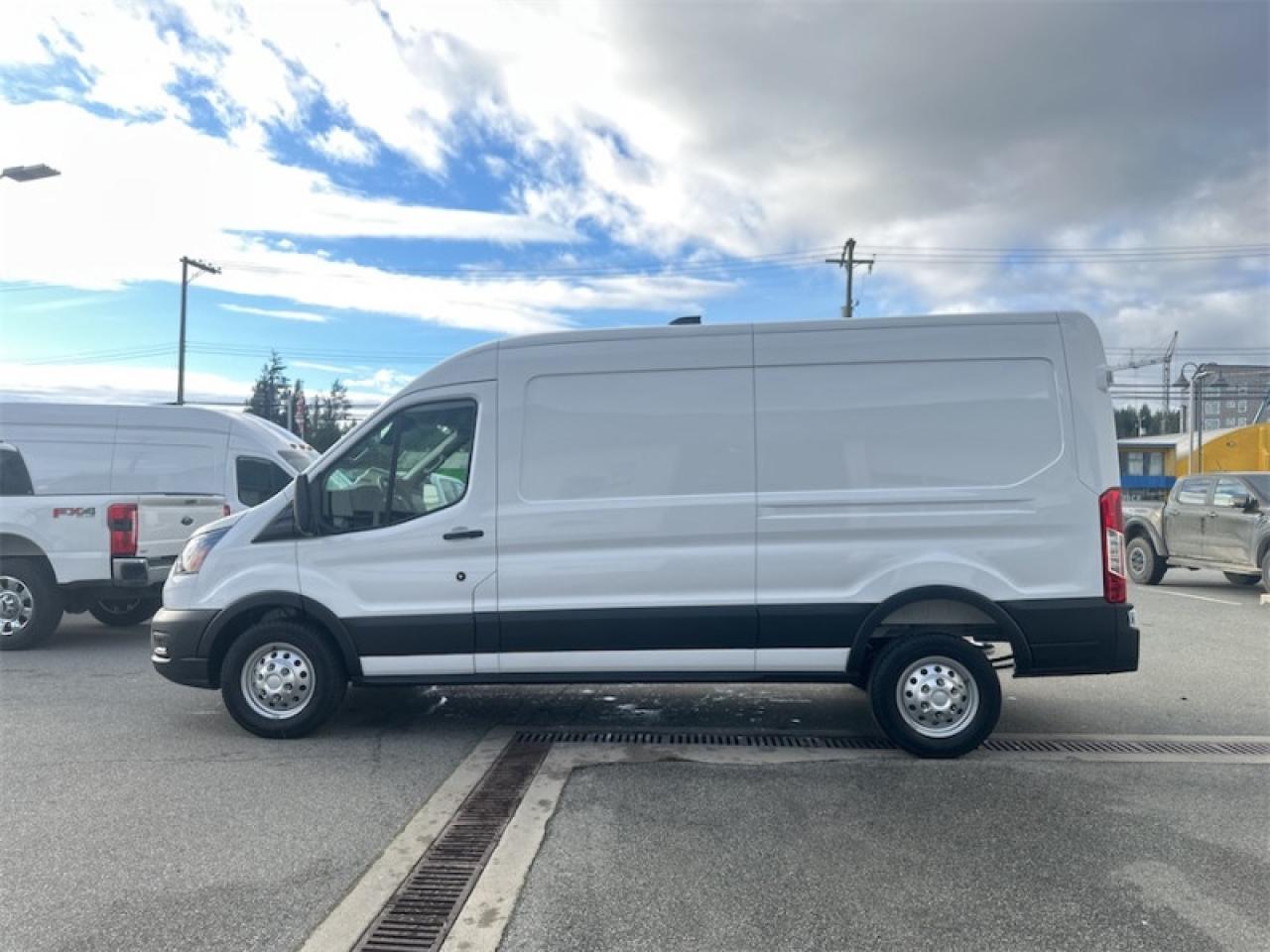 2026 Ford Transit Cargo Van T-250 148 Med Roof Photo1