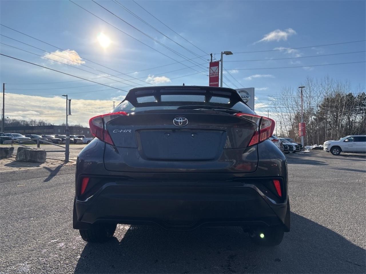 2022 Toyota C-HR LE  CLEAN CARFAX Photo3
