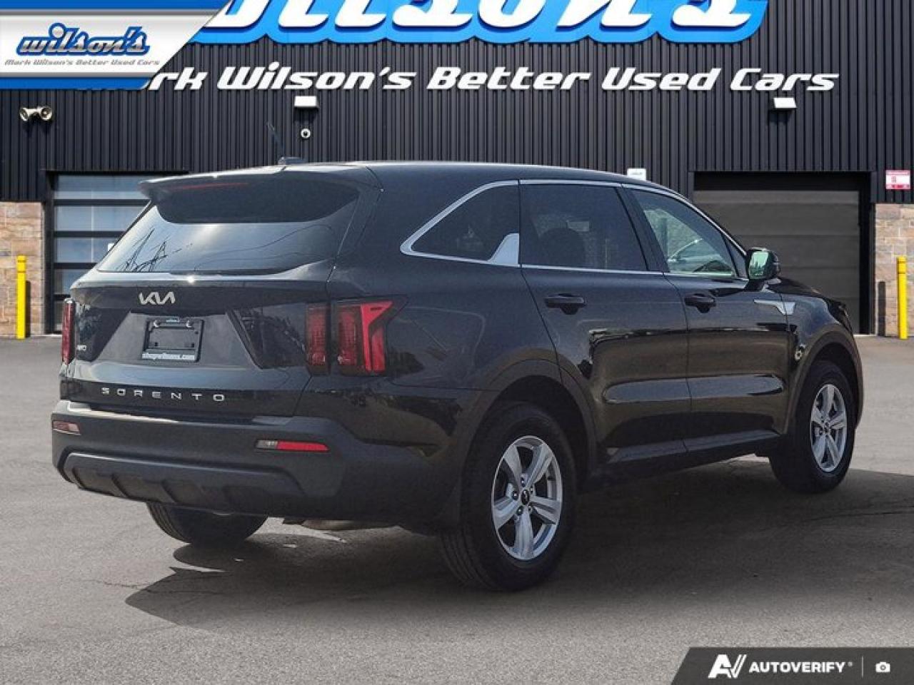 2022 Kia Sorento LX+ AWD | 3rd Row | Heated Seats | CarPlay + Android | Rear Camera | Alloy Wheels and More ! Photo4